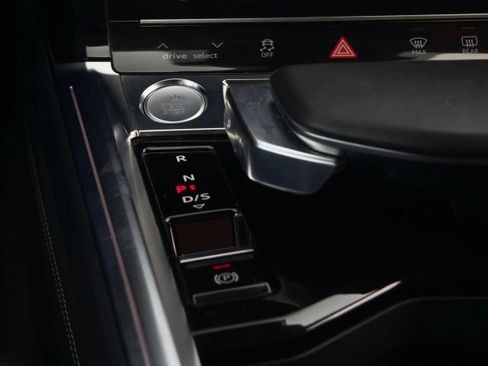 Used 2019 Audi e-tron Prestige w/ Prestige Package AWD/4WD image 64