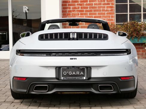 Used 2025 Porsche 911 Carrera RWD image 5