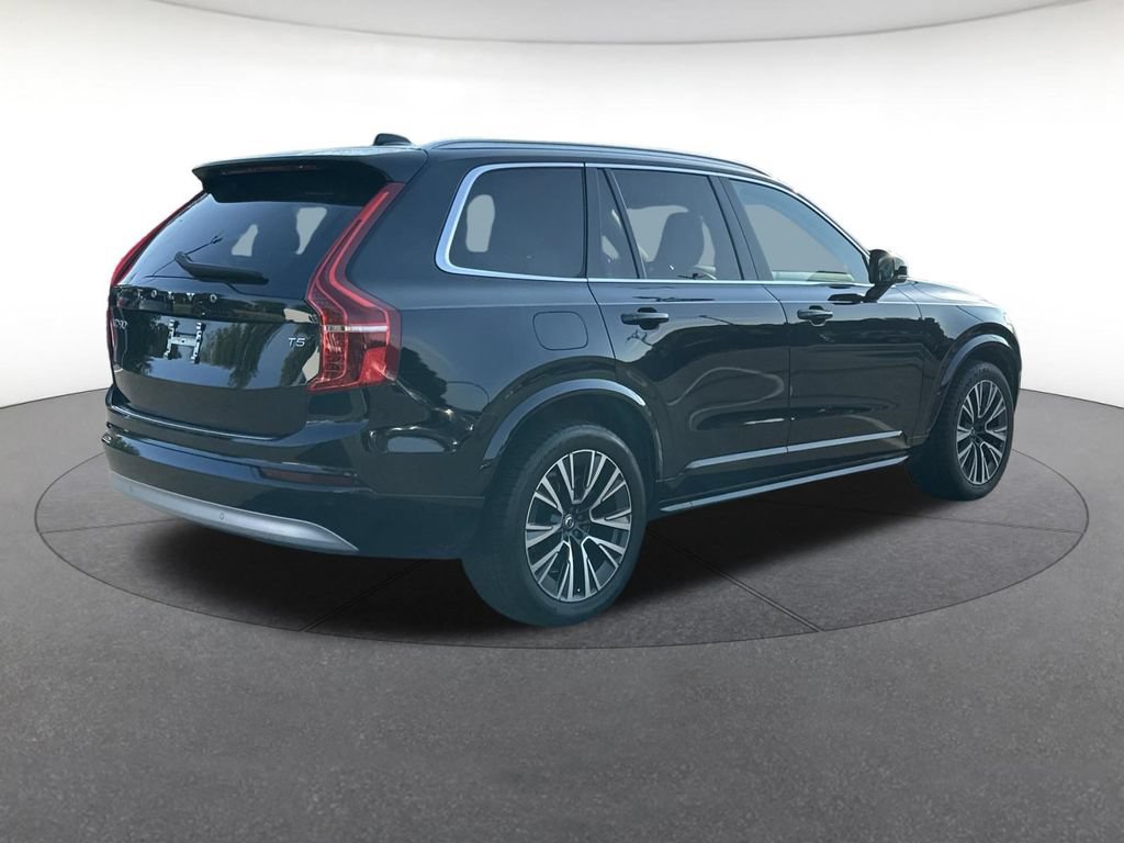 Used 2022 Volvo XC90 T5 Momentum w/ Protection Package Premier FWD image 6