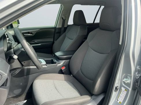 Used 2025 Toyota RAV4 XLE AWD/4WD image 10