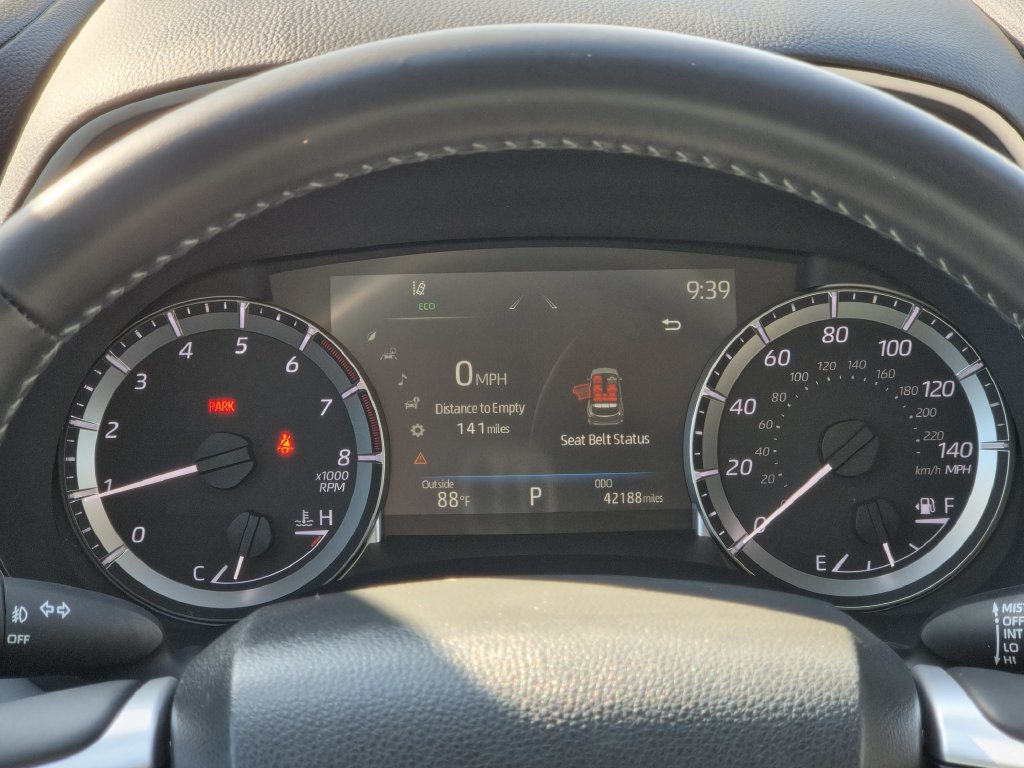 Used 2023 Toyota Highlander XLE FWD image 16