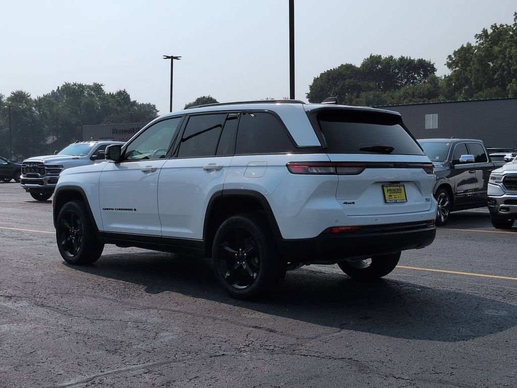 Used 2024 Jeep Grand Cherokee Altitude AWD/4WD image 6