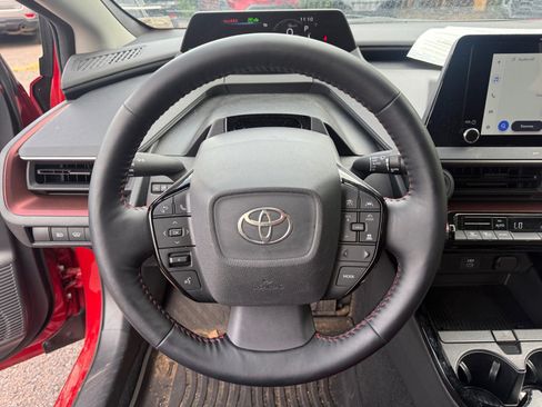 Used 2025 Toyota Prius Plug-In Hybrid FWD image 9