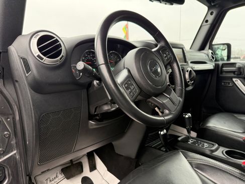 Used 2018 Jeep Wrangler Unlimited Sahara w/ Connectivity Group image 13