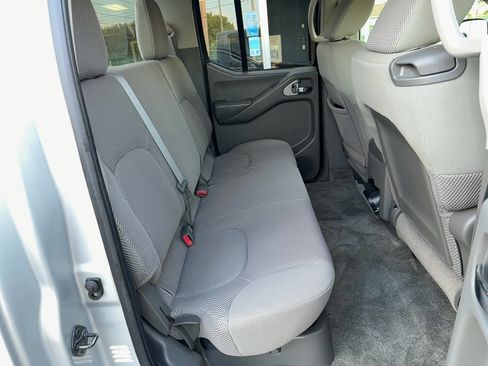 Used 2013 Nissan Frontier SV w/ SV Value Truck Pkg RWD image 22