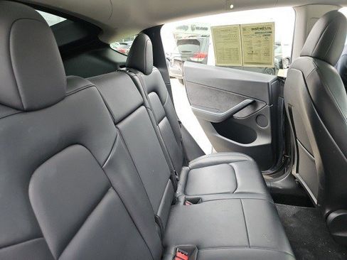 Used 2021 Tesla Model Y Long Range image 15