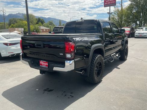 Used 2018 Toyota Tacoma TRD Off-Road AWD/4WD image 7