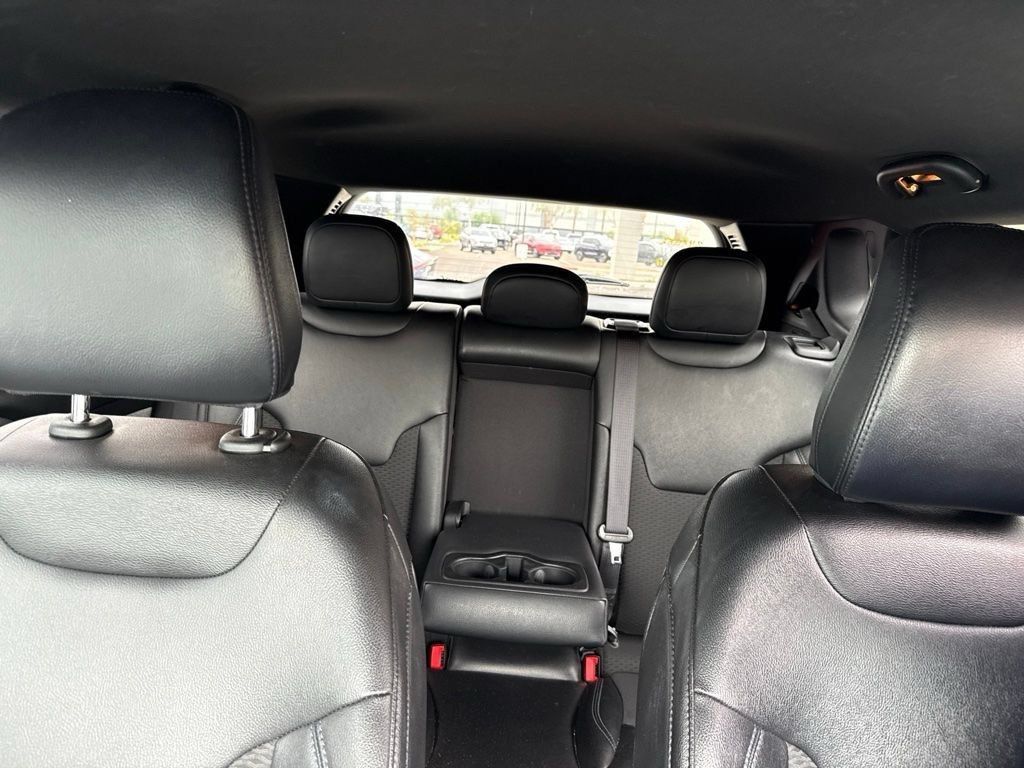 Used 2024 Jeep Compass Latitude AWD/4WD image 5