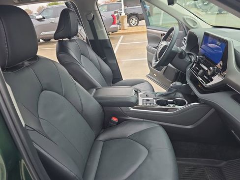 Used 2025 Toyota Highlander Limited image 10