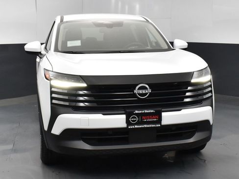 New 2025 Nissan Kicks SV image 2