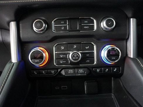 Used 2022 GMC Yukon SLT w/ SLT Premium Package image 26