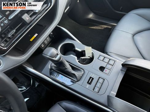 Used 2025 Toyota Highlander XLE image 27
