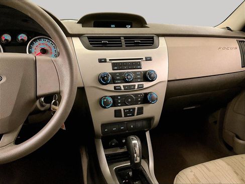 Used 2011 Ford Focus SE FWD image 6