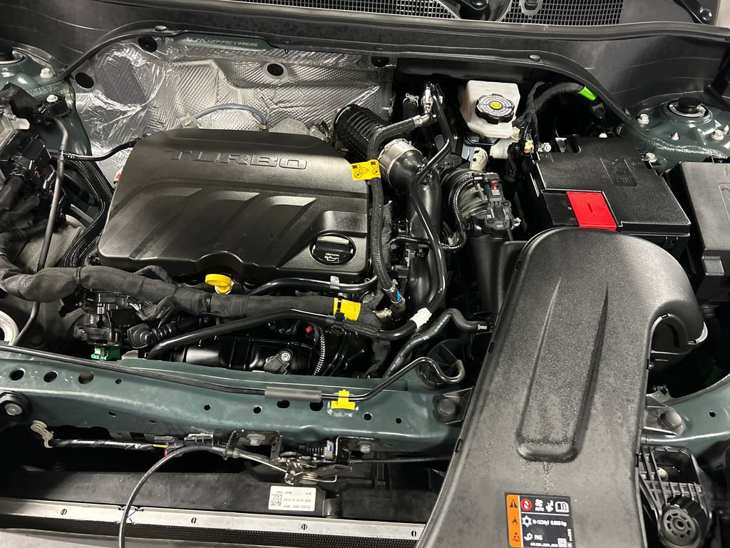 Used 2025 Chevrolet Trax LT FWD image 24