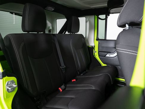 Used 2016 Jeep Wrangler Unlimited Sahara w/ Connectivity Group image 23