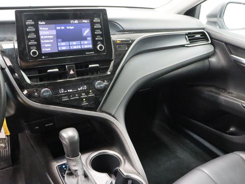 Used 2023 Toyota Camry SE image 16