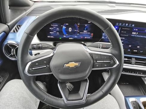 Certified 2025 Chevrolet Equinox EV LT FWD image 7