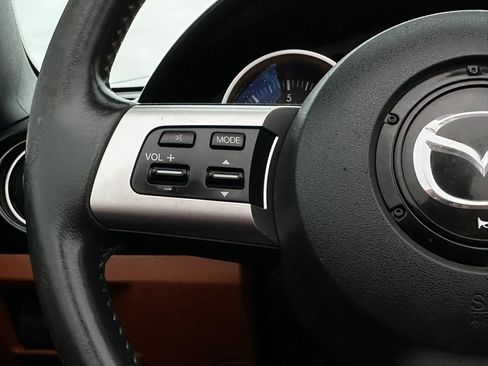 Used 2006 MAZDA MX-5 Miata Grand Touring w/ Premium Pkg image 29
