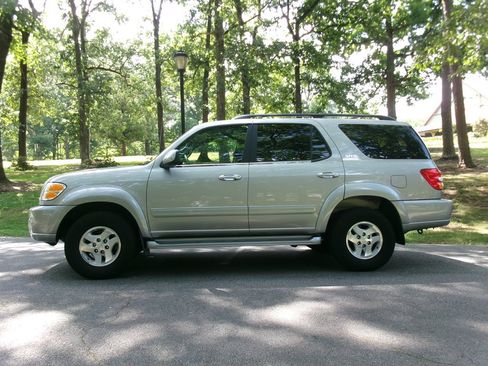 Used 2003 Toyota Sequoia SR5 RWD image 8