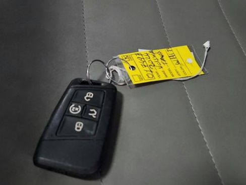 Used 2024 Volkswagen Taos SE w/ Panoramic Sunroof Package image 14