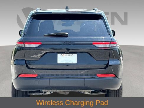 Used 2024 Jeep Grand Cherokee Altitude AWD/4WD image 16