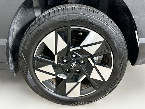 Used 2025 Hyundai Kona SEL image 11