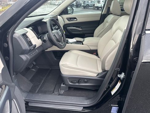 New 2026 Nissan Pathfinder SL image 9