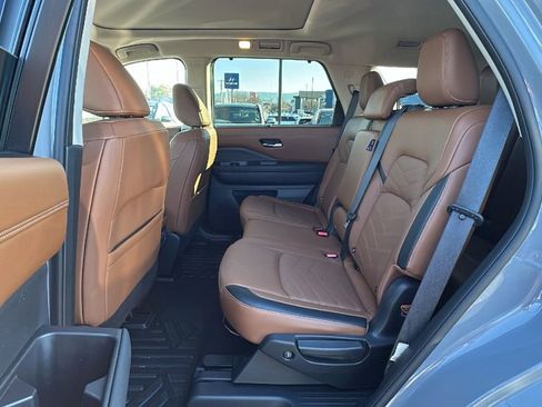 Used 2022 Nissan Pathfinder Platinum w/ Cargo Package image 13