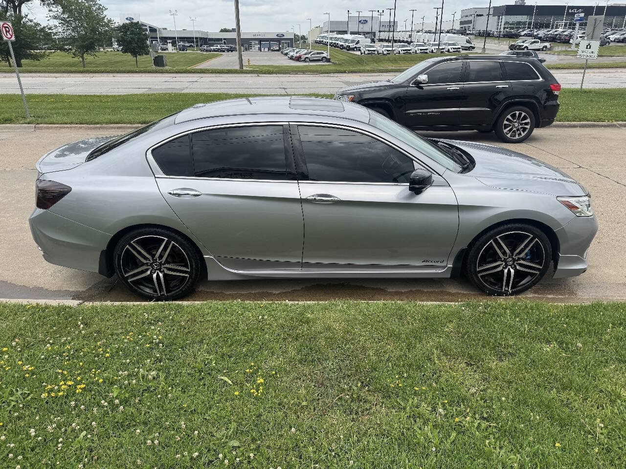 Used 2016 Honda Accord Touring image 6