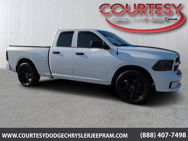 Used 2017 RAM 1500 Express RWD image 1