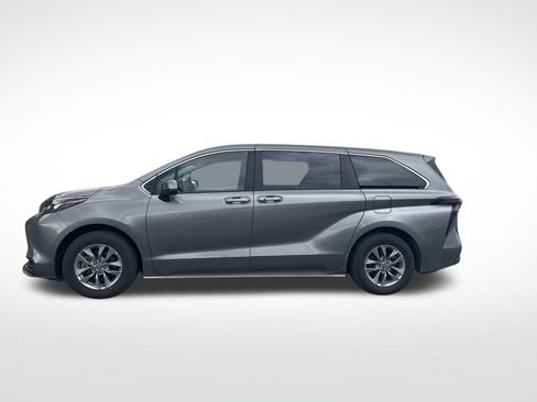 Used 2026 Toyota Sienna LE AWD/4WD image 2