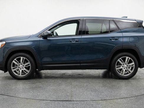 Used 2024 GMC Terrain SLE FWD image 5