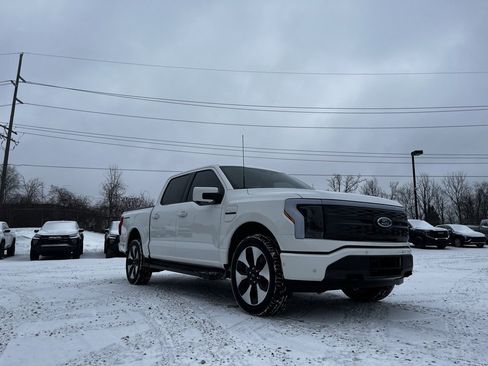 Used 2023 Ford F150 Lightning Platinum image 5