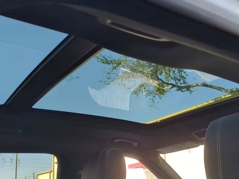 Used 2020 Land Rover Range Rover Velar R-Dynamic S image 22