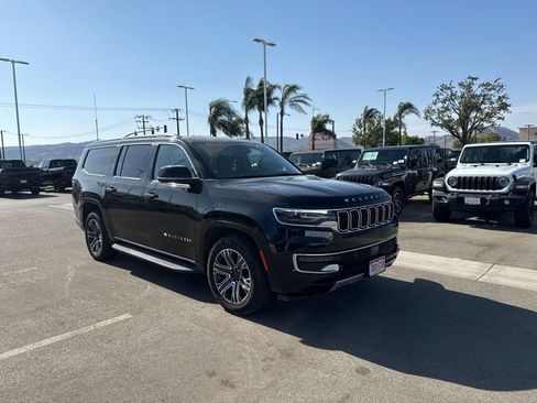 Used 2024 Jeep Wagoneer L Series II RWD image 2