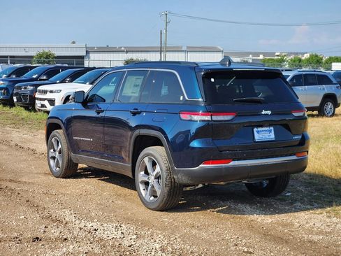 New 2026 Jeep Grand Cherokee Limited RWD image 4