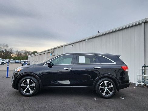 Used 2017 Kia Sorento EX image 2
