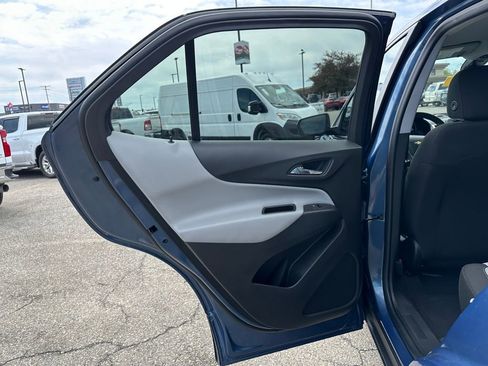 Certified 2024 Chevrolet Equinox LS w/ LS Convenience Package FWD image 3