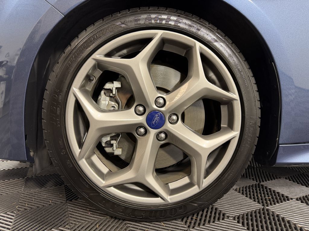 Used 2018 Ford Focus ST FWD image 50