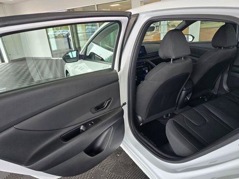 Used 2025 Hyundai Elantra SEL FWD image 33