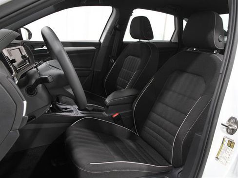 Used 2023 Volkswagen Jetta Sport image 5