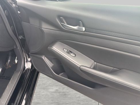 Used 2024 Nissan Altima 2.5 SV image 9