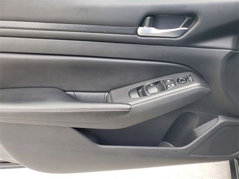 Used 2024 Nissan Altima 2.5 SV image 17