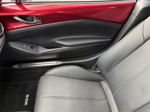 Used 2025 MAZDA MX-5 Miata RF Grand Touring image 30