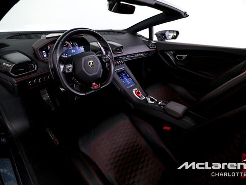 Used 2022 Lamborghini Huracan EVO RWD image 12
