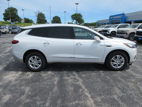 Certified 2019 Buick Enclave Essence FWD image 6