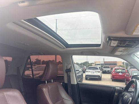 Used 2016 Toyota 4Runner Limited AWD/4WD image 31