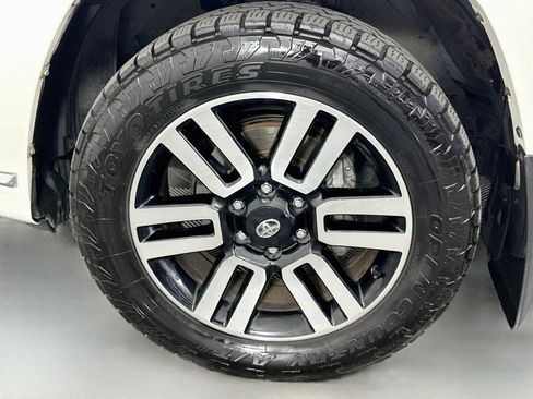 Used 2018 Toyota 4Runner Limited AWD/4WD image 33