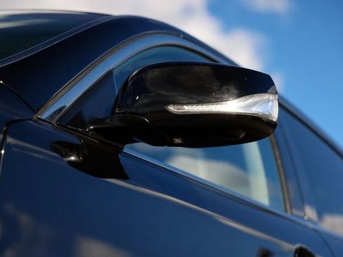 Used 2017 INFINITI Q70 3.7 image 40