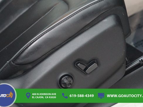 Used 2017 Chrysler Pacifica Limited w/ Advanced Safetytec Group FWD image 16